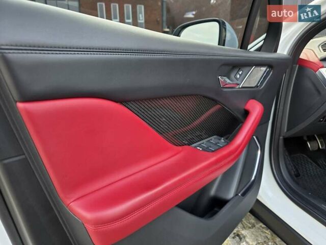 Білий Ягуар I-Pace, об'ємом двигуна 0 л та пробігом 44 тис. км за 30500 $, фото 16 на Automoto.ua