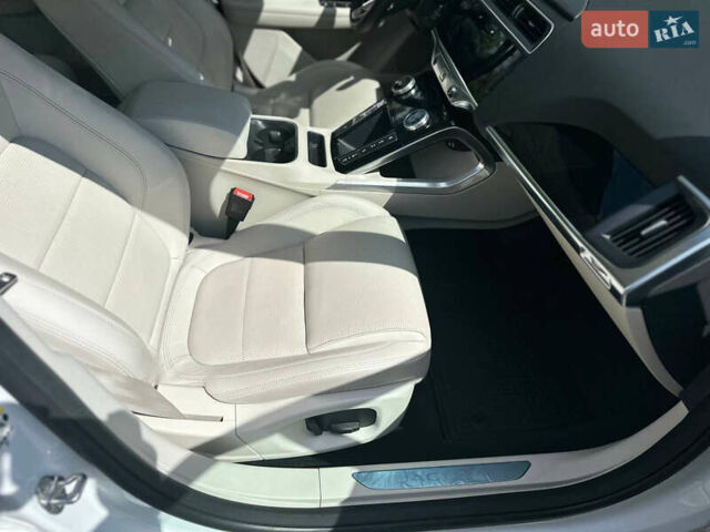 Белый Ягуар I-Pace, объемом двигателя 0 л и пробегом 44 тыс. км за 27800 $, фото 16 на Automoto.ua