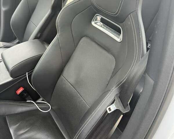 Ягуар I-Pace 2018 в Тернополе на Automoto.ua Белый Ягуар I-Pace, объемом двигателя 0 л и пробегом 114 тыс. км за 22500 $, фото 37 на Automoto.ua