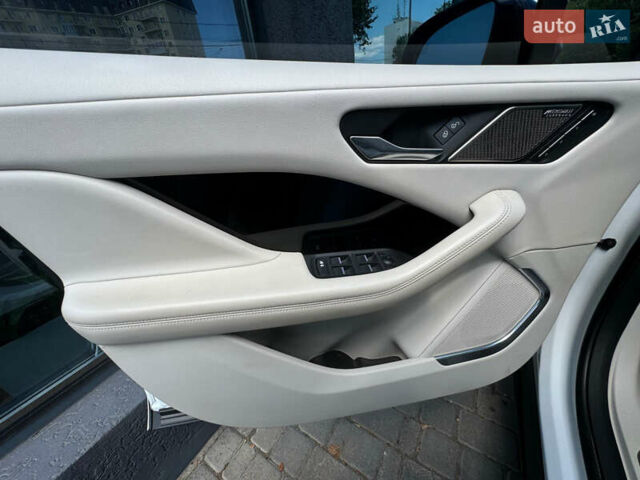 Белый Ягуар I-Pace, объемом двигателя 0 л и пробегом 62 тыс. км за 23000 $, фото 18 на Automoto.ua
