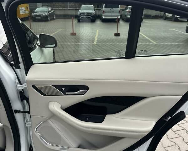Білий Ягуар I-Pace, об'ємом двигуна 0 л та пробігом 85 тис. км за 24900 $, фото 28 на Automoto.ua