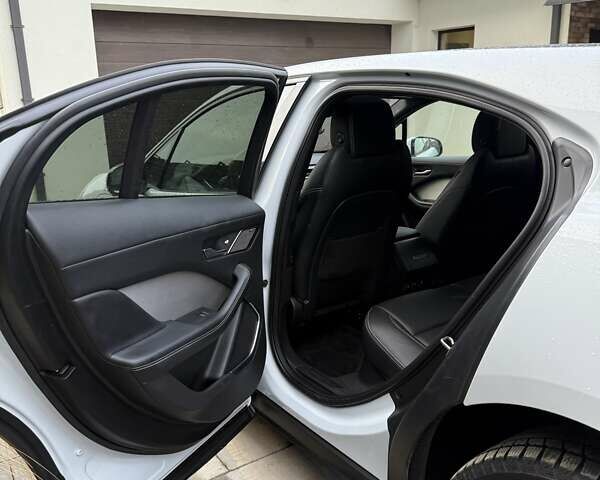 Білий Ягуар I-Pace, об'ємом двигуна 0 л та пробігом 87 тис. км за 26700 $, фото 9 на Automoto.ua