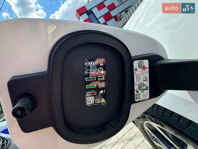 Белый Ягуар I-Pace, объемом двигателя 0 л и пробегом 62 тыс. км за 23000 $, фото 9 на Automoto.ua