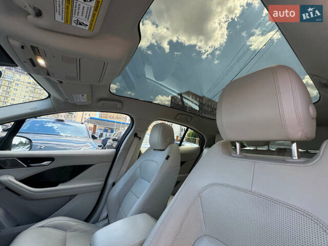 Белый Ягуар I-Pace, объемом двигателя 0 л и пробегом 62 тыс. км за 23000 $, фото 11 на Automoto.ua