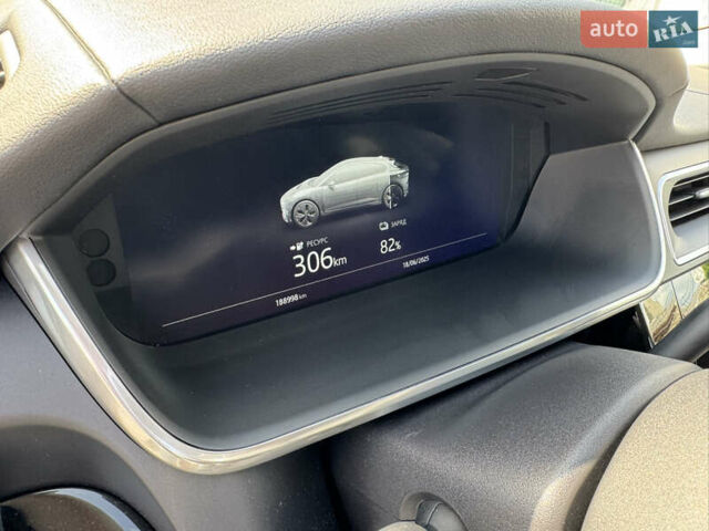 Белый Ягуар I-Pace, объемом двигателя 0 л и пробегом 189 тыс. км за 18980 $, фото 11 на Automoto.ua