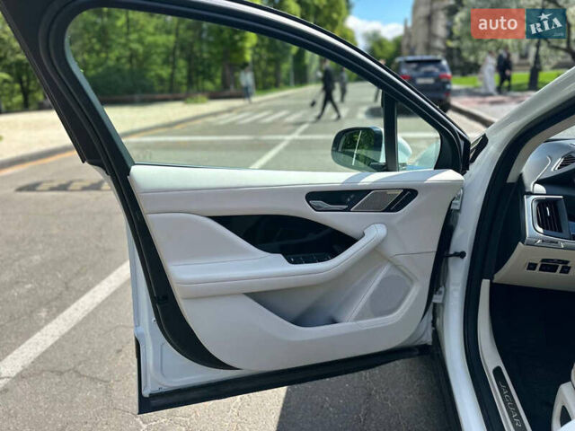 Белый Ягуар I-Pace, объемом двигателя 0 л и пробегом 44 тыс. км за 27800 $, фото 14 на Automoto.ua