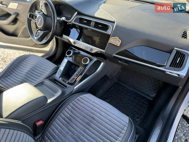 Белый Ягуар I-Pace, объемом двигателя 0 л и пробегом 188 тыс. км за 19290 $, фото 17 на Automoto.ua