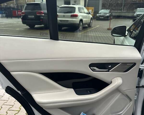 Білий Ягуар I-Pace, об'ємом двигуна 0 л та пробігом 85 тис. км за 24900 $, фото 21 на Automoto.ua