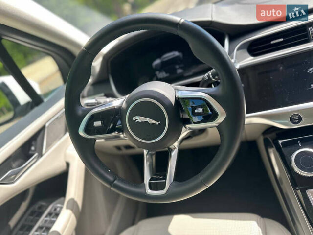 Белый Ягуар I-Pace, объемом двигателя 0 л и пробегом 44 тыс. км за 27800 $, фото 18 на Automoto.ua