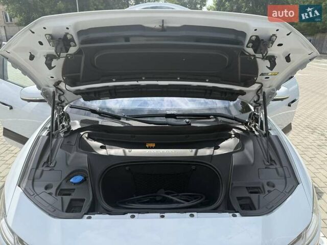 Ягуар I-Pace 2018 в Тернополе на Automoto.ua Белый Ягуар I-Pace, объемом двигателя 0 л и пробегом 114 тыс. км за 22500 $, фото 29 на Automoto.ua