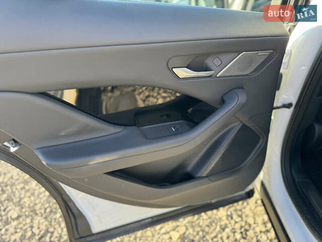 Белый Ягуар I-Pace, объемом двигателя 0 л и пробегом 189 тыс. км за 18980 $, фото 16 на Automoto.ua