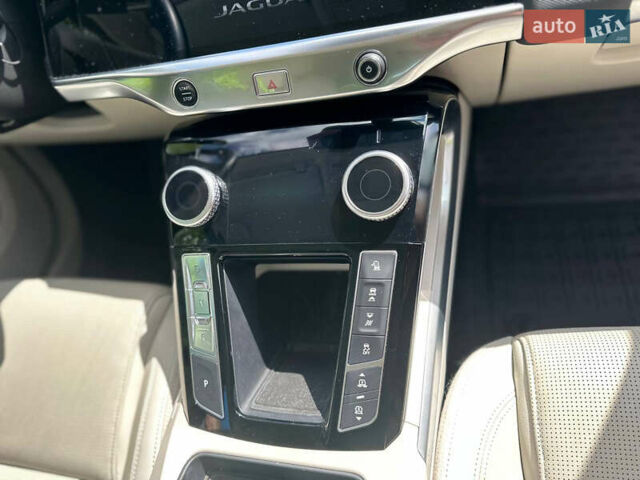 Белый Ягуар I-Pace, объемом двигателя 0 л и пробегом 44 тыс. км за 27800 $, фото 17 на Automoto.ua