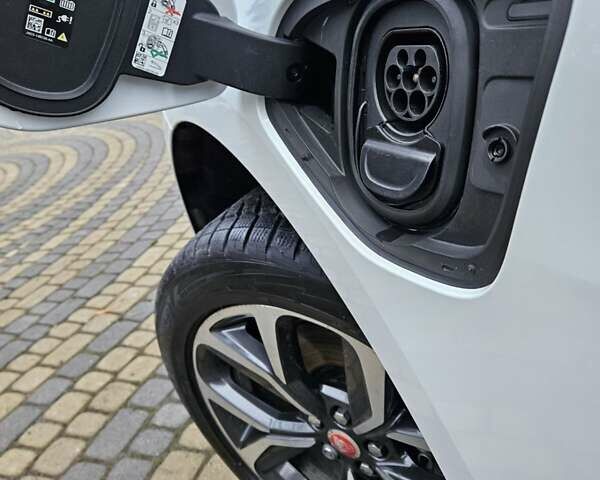 Белый Ягуар I-Pace, объемом двигателя 0 л и пробегом 116 тыс. км за 24480 $, фото 26 на Automoto.ua