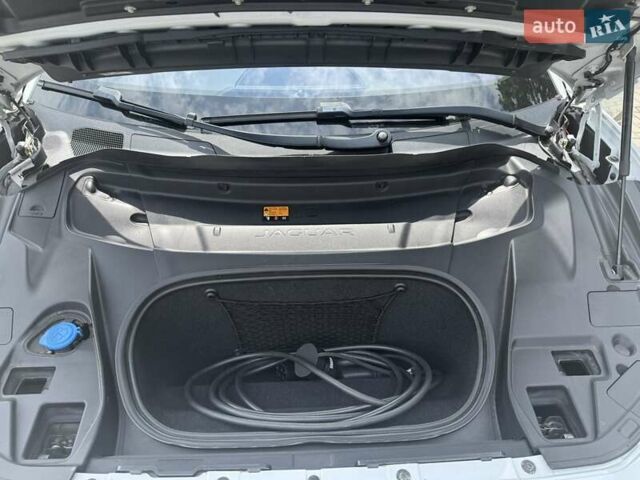 Ягуар I-Pace 2018 в Тернополе на Automoto.ua Белый Ягуар I-Pace, объемом двигателя 0 л и пробегом 114 тыс. км за 22500 $, фото 30 на Automoto.ua