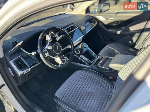 Белый Ягуар I-Pace, объемом двигателя 0 л и пробегом 189 тыс. км за 18980 $, фото 13 на Automoto.ua