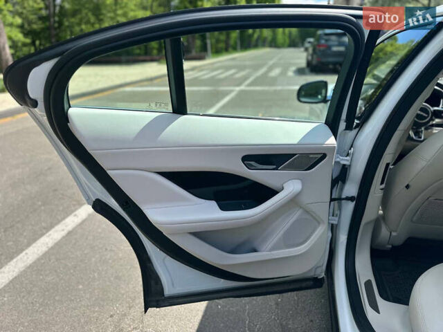 Белый Ягуар I-Pace, объемом двигателя 0 л и пробегом 44 тыс. км за 27800 $, фото 32 на Automoto.ua