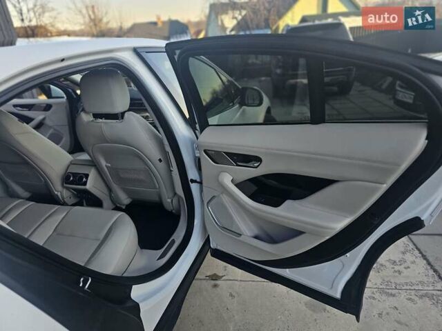 Белый Ягуар I-Pace, объемом двигателя 0 л и пробегом 101 тыс. км за 24700 $, фото 34 на Automoto.ua