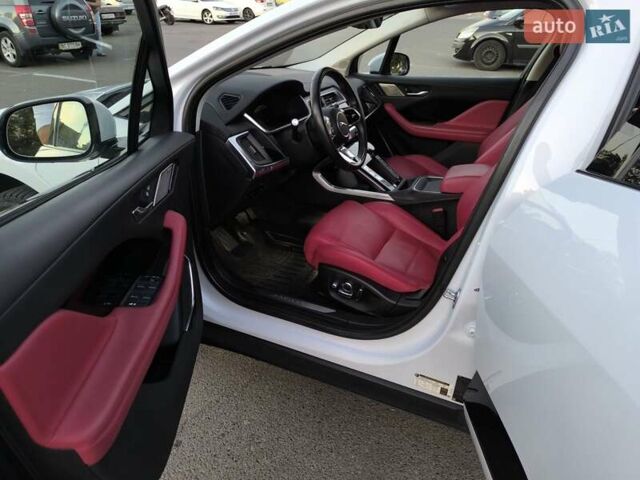 Белый Ягуар I-Pace, объемом двигателя 0 л и пробегом 65 тыс. км за 31800 $, фото 14 на Automoto.ua
