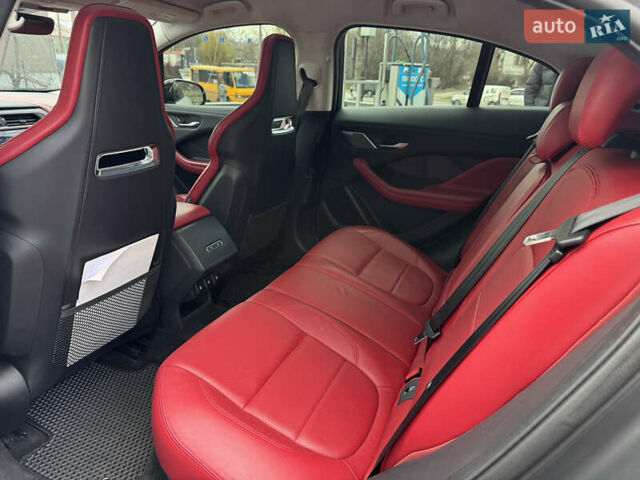 Белый Ягуар I-Pace, объемом двигателя 0 л и пробегом 99 тыс. км за 27999 $, фото 12 на Automoto.ua