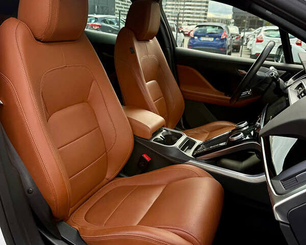 Белый Ягуар I-Pace, объемом двигателя 0 л и пробегом 37 тыс. км за 28900 $, фото 40 на Automoto.ua