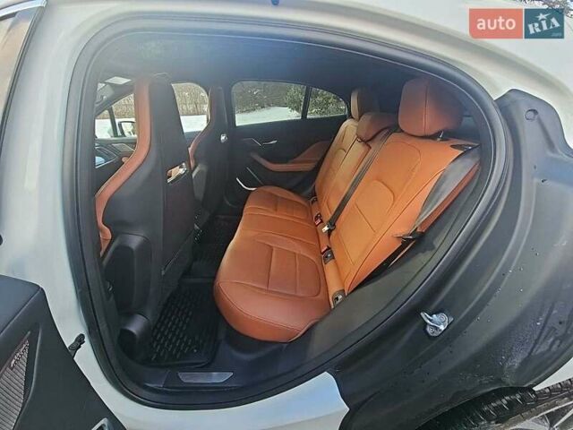Белый Ягуар I-Pace, объемом двигателя 0 л и пробегом 123 тыс. км за 18000 $, фото 8 на Automoto.ua