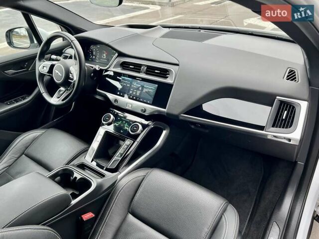 Белый Ягуар I-Pace, объемом двигателя 0 л и пробегом 105 тыс. км за 24999 $, фото 52 на Automoto.ua