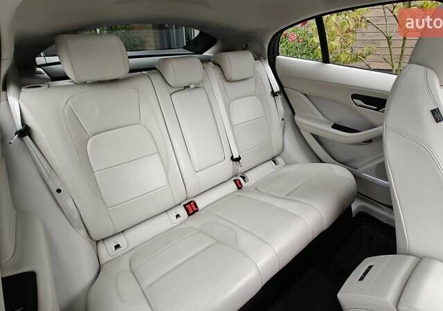 Белый Ягуар I-Pace, объемом двигателя 0 л и пробегом 58 тыс. км за 29700 $, фото 7 на Automoto.ua