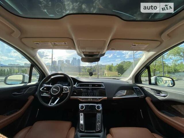 Белый Ягуар I-Pace, объемом двигателя 0 л и пробегом 54 тыс. км за 31999 $, фото 25 на Automoto.ua