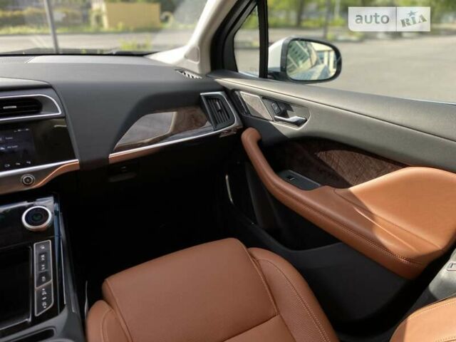 Белый Ягуар I-Pace, объемом двигателя 0 л и пробегом 54 тыс. км за 31999 $, фото 24 на Automoto.ua