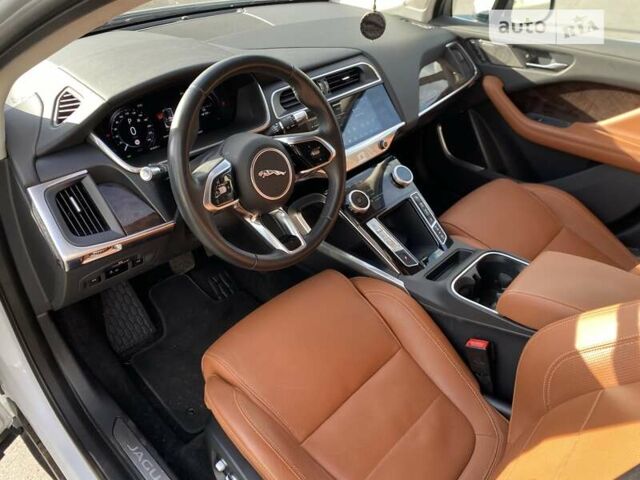 Белый Ягуар I-Pace, объемом двигателя 0 л и пробегом 54 тыс. км за 31999 $, фото 8 на Automoto.ua