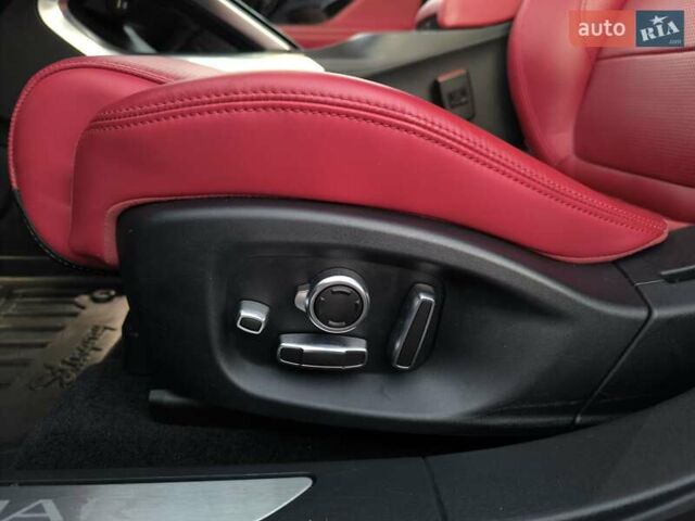Белый Ягуар I-Pace, объемом двигателя 0 л и пробегом 65 тыс. км за 31800 $, фото 24 на Automoto.ua