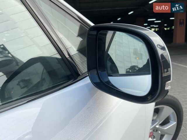 Белый Ягуар I-Pace, объемом двигателя 0 л и пробегом 78 тыс. км за 25990 $, фото 7 на Automoto.ua