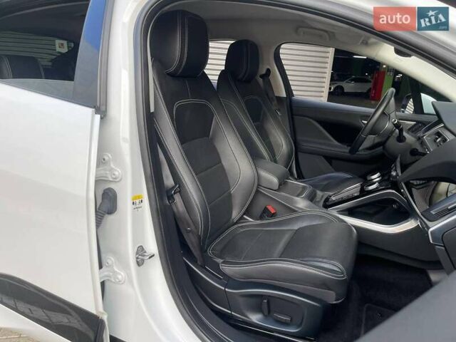 Белый Ягуар I-Pace, объемом двигателя 0 л и пробегом 78 тыс. км за 25990 $, фото 12 на Automoto.ua