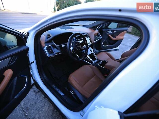 Белый Ягуар I-Pace, объемом двигателя 0 л и пробегом 36 тыс. км за 43000 $, фото 25 на Automoto.ua