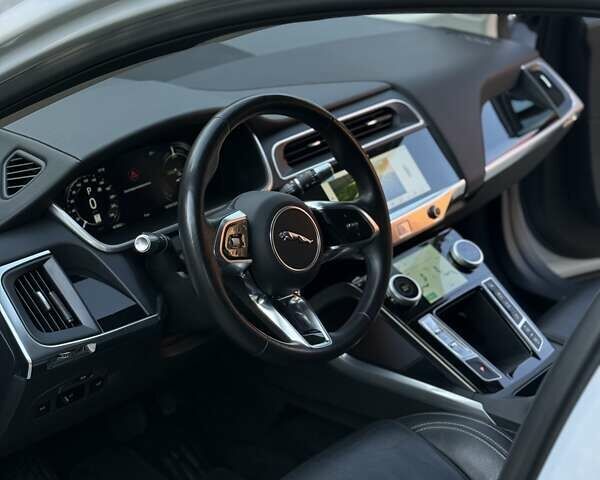 Білий Ягуар I-Pace, об'ємом двигуна 0 л та пробігом 63 тис. км за 25999 $, фото 16 на Automoto.ua