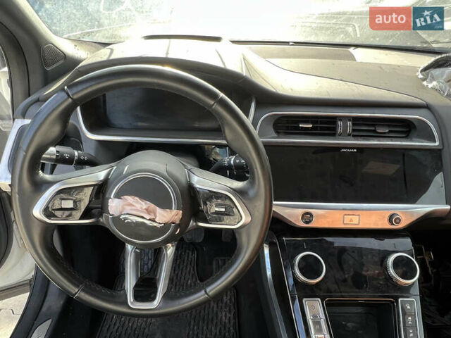 Белый Ягуар I-Pace, объемом двигателя 0 л и пробегом 83 тыс. км за 13900 $, фото 10 на Automoto.ua