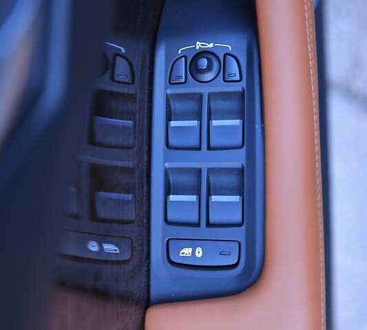 Белый Ягуар I-Pace, объемом двигателя 0 л и пробегом 36 тыс. км за 43000 $, фото 7 на Automoto.ua