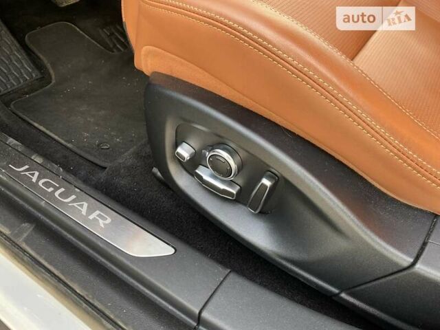 Белый Ягуар I-Pace, объемом двигателя 0 л и пробегом 54 тыс. км за 31999 $, фото 18 на Automoto.ua