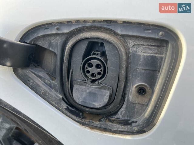 Белый Ягуар I-Pace, объемом двигателя 0 л и пробегом 83 тыс. км за 13900 $, фото 16 на Automoto.ua