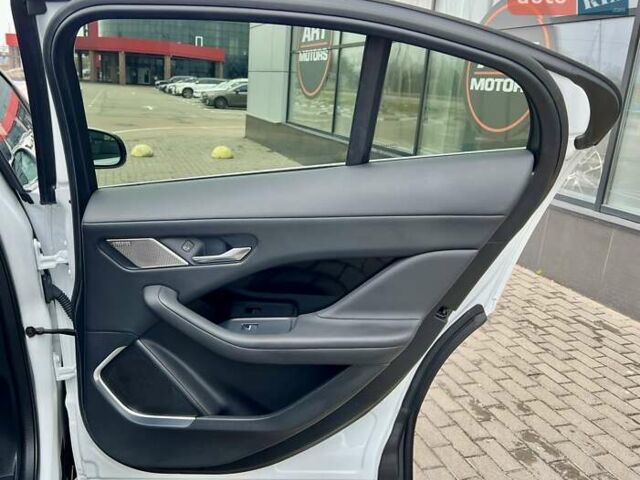Белый Ягуар I-Pace, объемом двигателя 0 л и пробегом 105 тыс. км за 24999 $, фото 47 на Automoto.ua