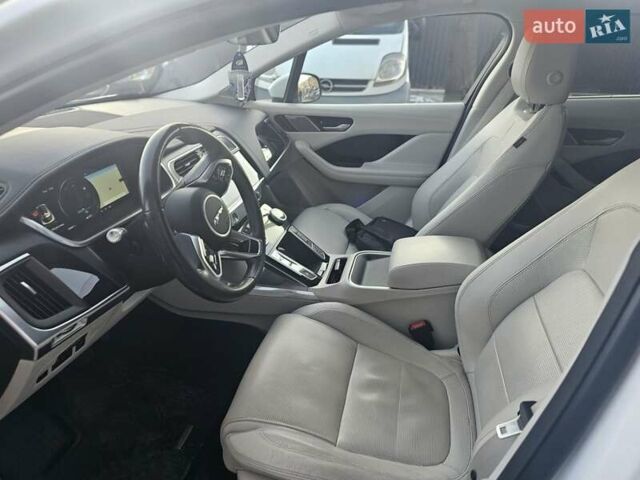 Белый Ягуар I-Pace, объемом двигателя 0 л и пробегом 101 тыс. км за 24700 $, фото 23 на Automoto.ua