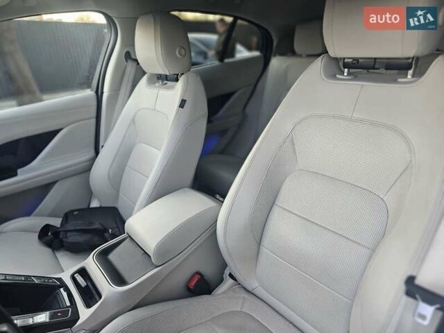 Белый Ягуар I-Pace, объемом двигателя 0 л и пробегом 101 тыс. км за 24700 $, фото 25 на Automoto.ua