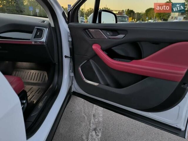 Белый Ягуар I-Pace, объемом двигателя 0 л и пробегом 65 тыс. км за 31800 $, фото 18 на Automoto.ua