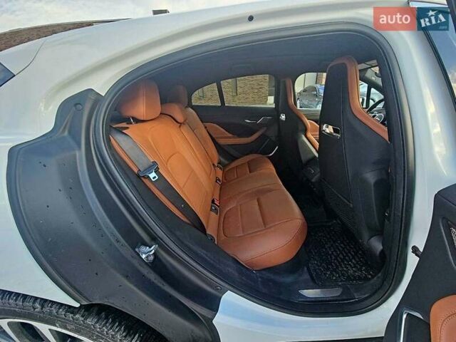 Белый Ягуар I-Pace, объемом двигателя 0 л и пробегом 123 тыс. км за 18000 $, фото 10 на Automoto.ua