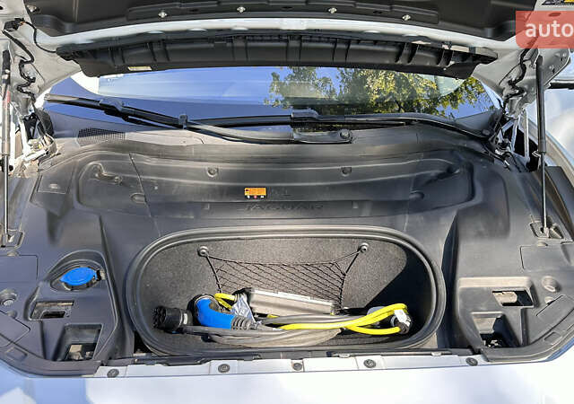 Белый Ягуар I-Pace, объемом двигателя 0 л и пробегом 84 тыс. км за 29000 $, фото 22 на Automoto.ua