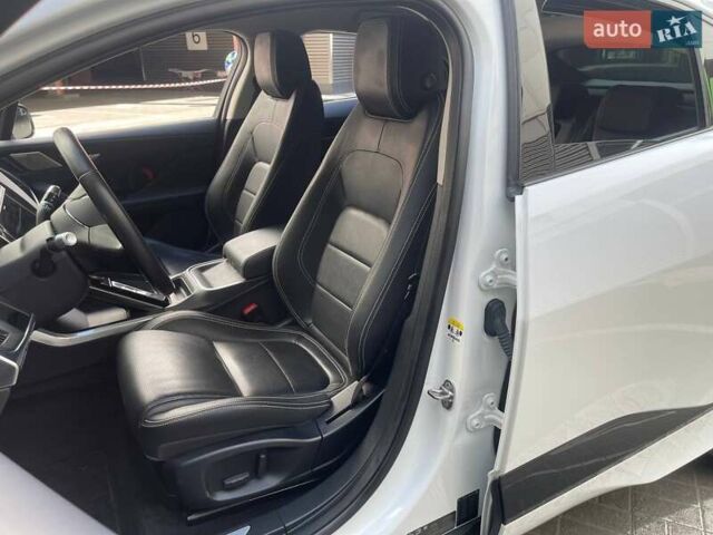 Белый Ягуар I-Pace, объемом двигателя 0 л и пробегом 78 тыс. км за 25990 $, фото 9 на Automoto.ua