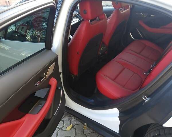 Белый Ягуар I-Pace, объемом двигателя 0 л и пробегом 40 тыс. км за 31900 $, фото 17 на Automoto.ua
