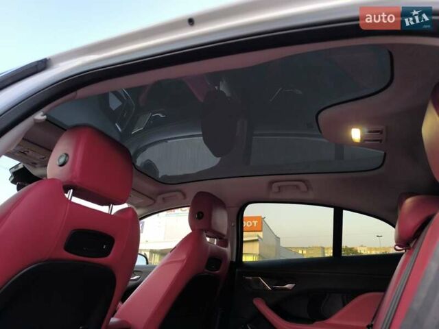 Белый Ягуар I-Pace, объемом двигателя 0 л и пробегом 65 тыс. км за 31800 $, фото 11 на Automoto.ua