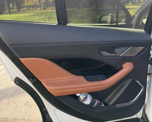 Білий Ягуар I-Pace, об'ємом двигуна 0 л та пробігом 47 тис. км за 35500 $, фото 3 на Automoto.ua