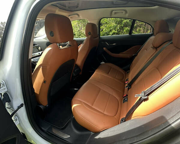 Белый Ягуар I-Pace, объемом двигателя 0 л и пробегом 43 тыс. км за 27300 $, фото 16 на Automoto.ua